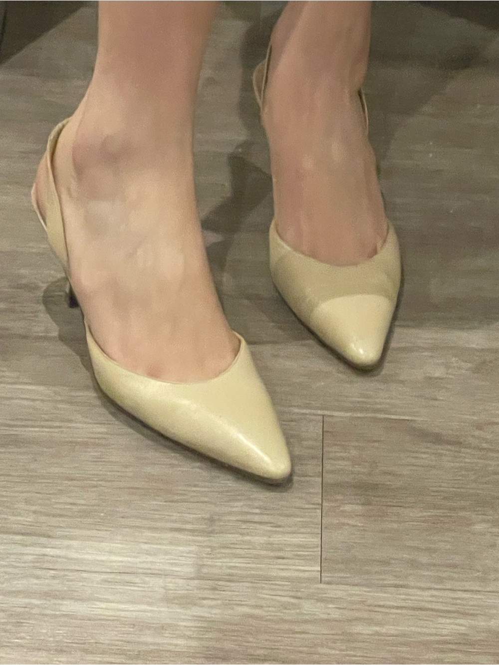 Manolo Blahnik Carolyn Cream Leather Slingback Pumps – Size 36